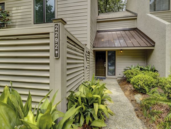 Four bedroom Townhome with shared pool access
