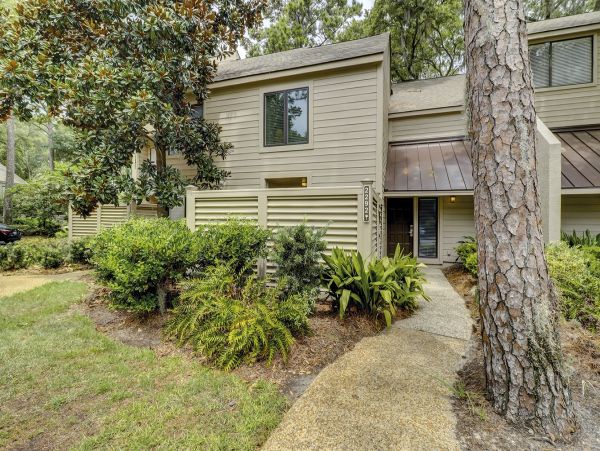Four bedroom Townhome with shared pool access