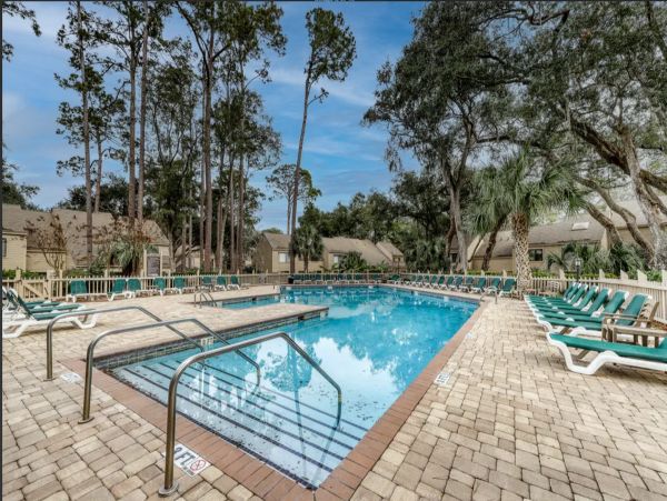 Four bedroom Townhome with shared pool access