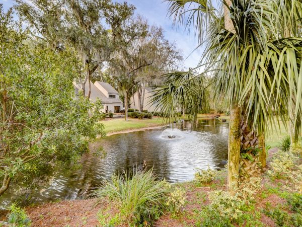 Four bedroom Townhome with shared pool access