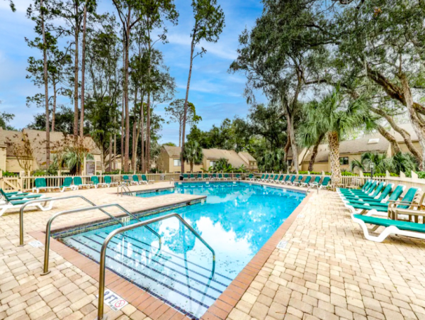 Four bedroom Townhome with shared pool access