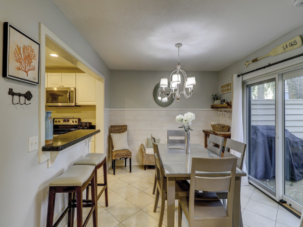Four bedroom Townhome with shared pool access