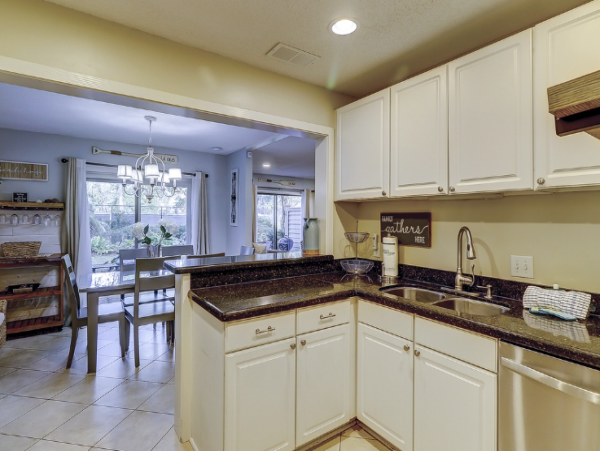 Four bedroom Townhome with shared pool access
