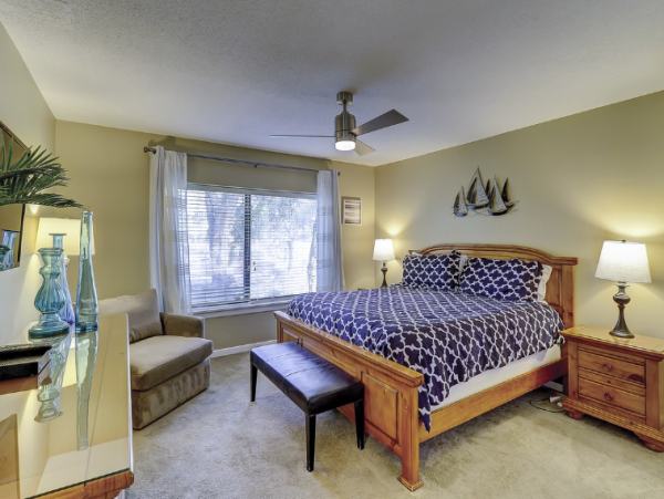 Four bedroom Townhome with shared pool access
