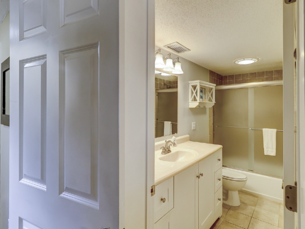 Four bedroom Townhome with shared pool access