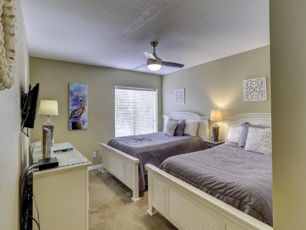 Four bedroom Townhome with shared pool access
