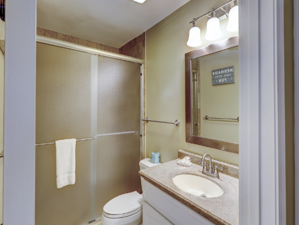 Four bedroom Townhome with shared pool access
