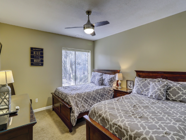 Four bedroom Townhome with shared pool access