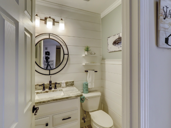 Four bedroom Townhome with shared pool access