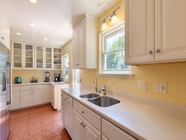Santa Barbara Lovely Three Bedroom Vacation Residence