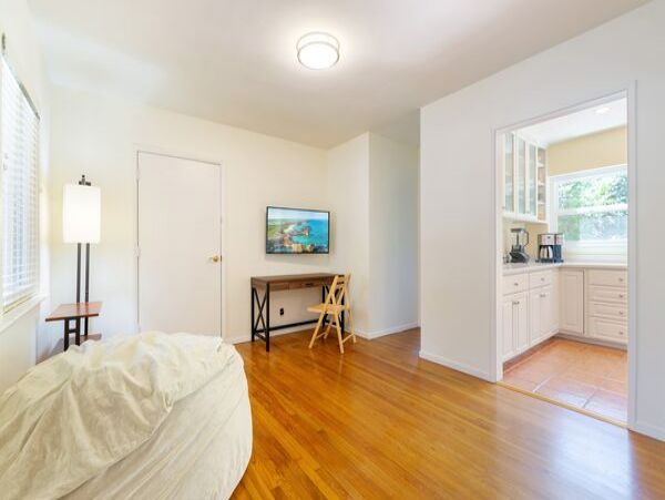 Santa Barbara Lovely Three Bedroom Vacation Residence