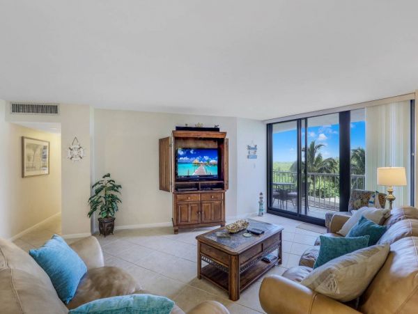 Marco Island Vacation Condo Pool & Tennis Court Sleeps 5