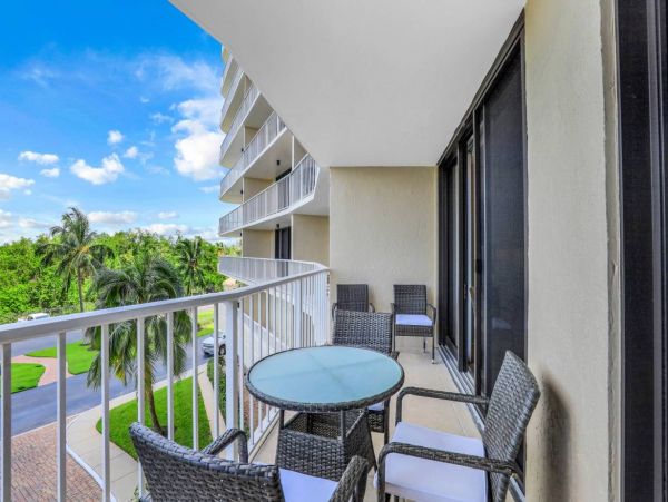 Marco Island Vacation Condo Pool & Tennis Court Sleeps 5