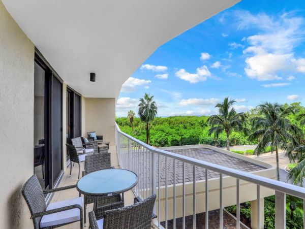 Marco Island Vacation Condo Pool & Tennis Court Sleeps 5