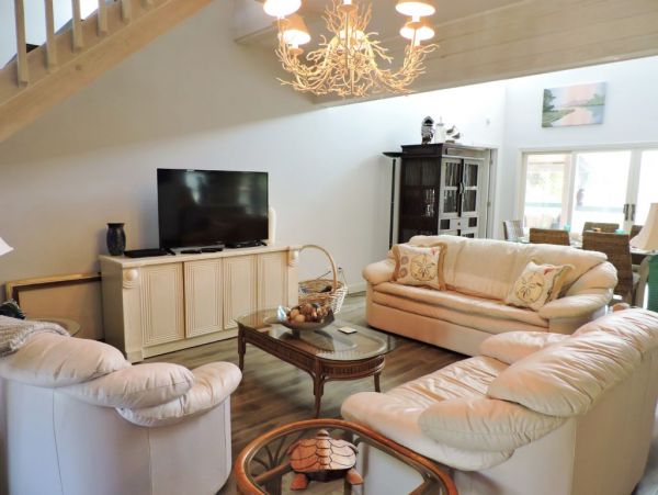 Boca Grande Spacious Vacation Home Across Street From Beach