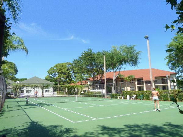 Renovated Vacation Condo in Bradenton 2 Bedrooms Shared Pool