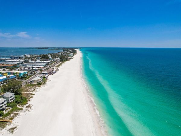 Renovated Vacation Condo in Bradenton 2 Bedrooms Shared Pool