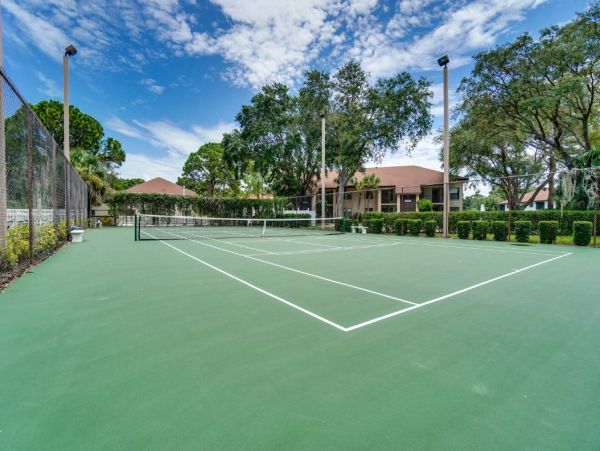 Renovated Vacation Condo in Bradenton 2 Bedrooms Shared Pool