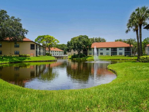 Renovated Vacation Condo in Bradenton 2 Bedrooms Shared Pool