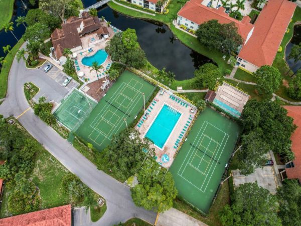 Renovated Vacation Condo in Bradenton 2 Bedrooms Shared Pool