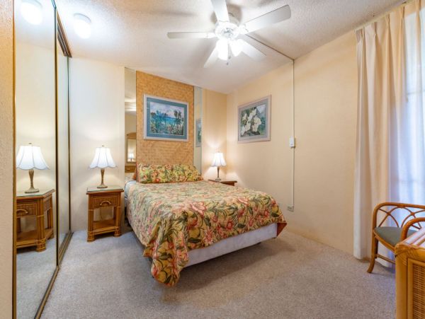 Charming Vacation Condo Located On Beach In Lahaina Sleeps 4