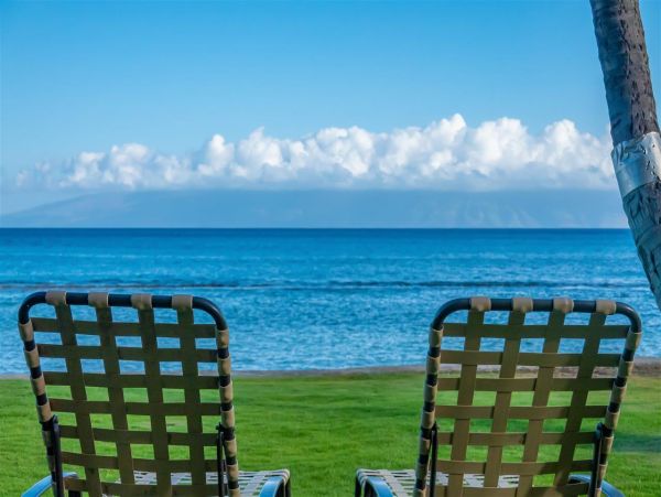 Charming Vacation Condo Located On Beach In Lahaina Sleeps 4
