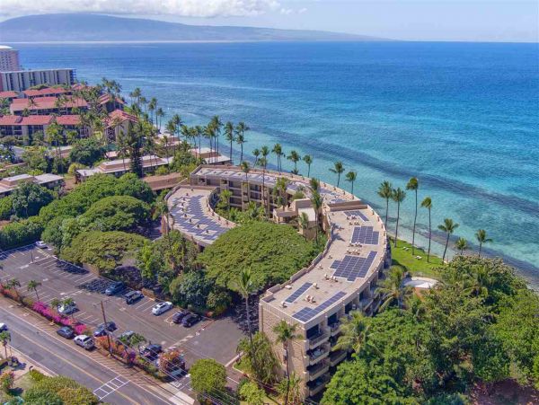 Charming Vacation Condo Located On Beach In Lahaina Sleeps 4