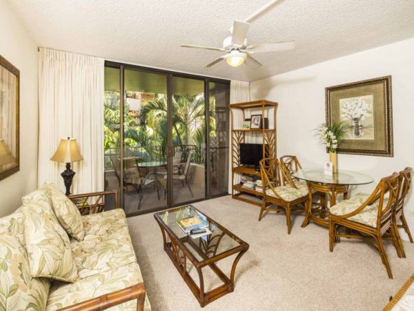 One Bedroom Vacation Condo Located on Beach 4 Guests
