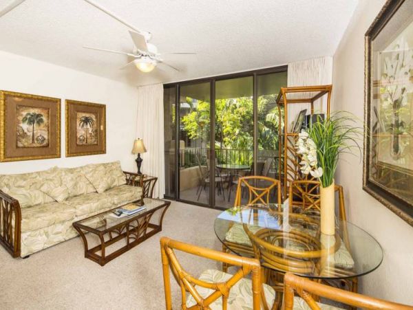 One Bedroom Vacation Condo Located on Beach 4 Guests