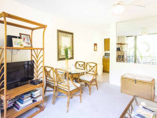 One Bedroom Vacation Condo Located on Beach 4 Guests