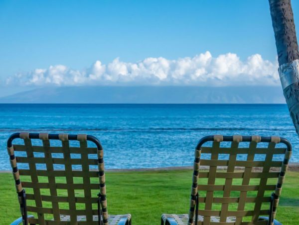 Lahaina Vacation Condo Located on Beach Sleeps 4 Guests