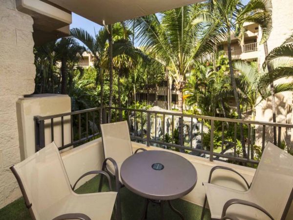 Lahaina Vacation Condo Located on Beach Sleeps 4 Guests