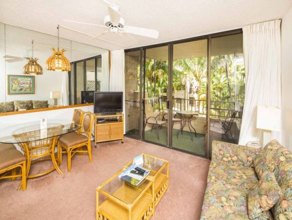 Lahaina Vacation Condo Located on Beach Sleeps 4 Guests