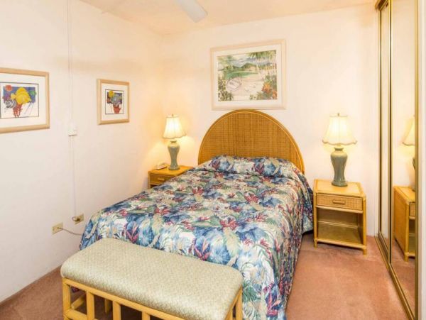 Lahaina Vacation Condo Located on Beach Sleeps 4 Guests