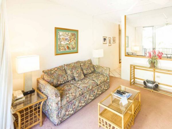 Lahaina Vacation Condo Located on Beach Sleeps 4 Guests