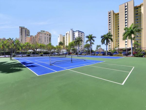 Beachfront Bliss - Spacious 2 Bedroom Condo with Gulf Views, Steps to Sand