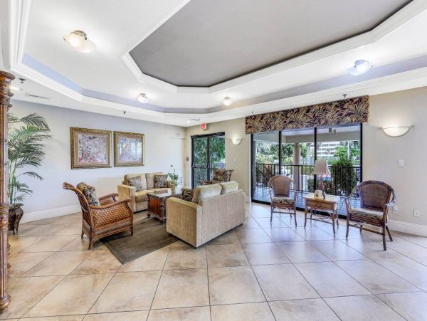 Beachfront Bliss - Spacious 2 Bedroom Condo with Gulf Views, Steps to Sand