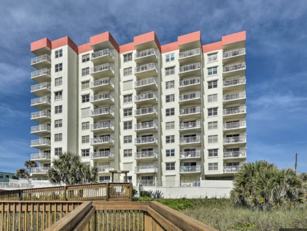Beachfront Bliss - Spacious 2 Bedroom Condo with Gulf Views, Steps to Sand
