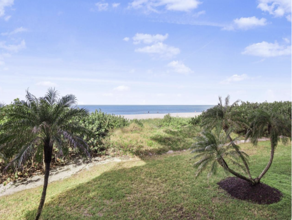 Beachfront Bliss - Spacious 2 Bedroom Condo with Gulf Views, Steps to Sand