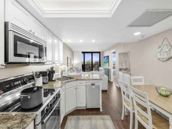 Beachfront Bliss - Spacious 2 Bedroom Condo with Gulf Views, Steps to Sand