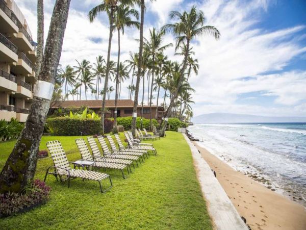 Gorgeous One Bedroom Vacation Condo in Lahaina Sleeps 4