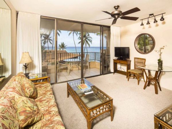 Gorgeous One Bedroom Vacation Condo in Lahaina Sleeps 4