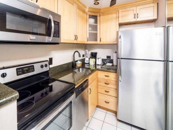 Gorgeous One Bedroom Vacation Condo in Lahaina Sleeps 4