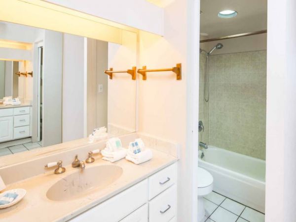 Gorgeous One Bedroom Vacation Condo in Lahaina Sleeps 4