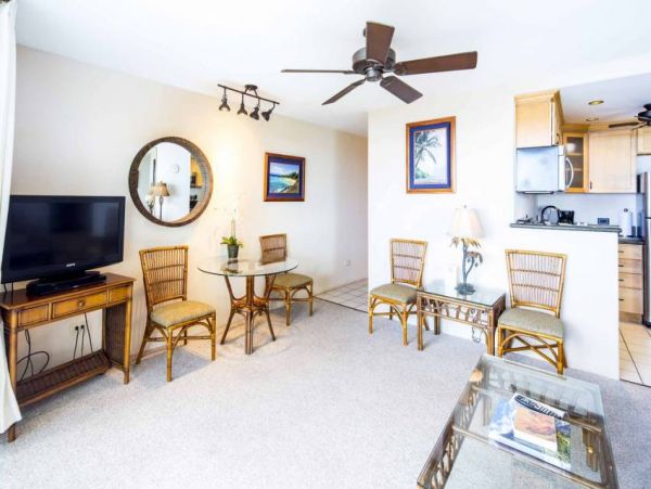 Gorgeous One Bedroom Vacation Condo in Lahaina Sleeps 4
