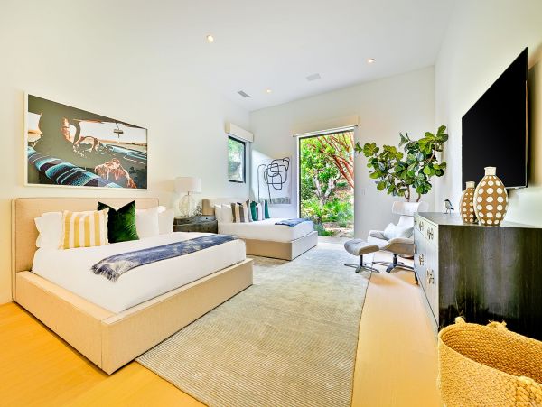 Sensational Luxurious Vacation Home in Malibu 6 Bedrooms
