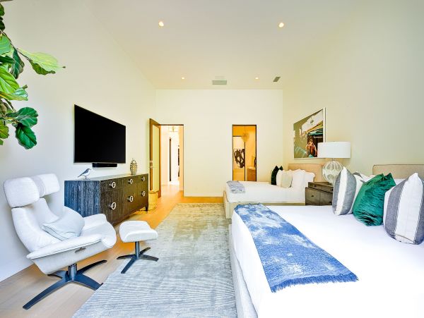 Sensational Luxurious Vacation Home in Malibu 6 Bedrooms