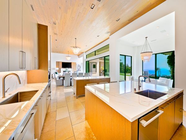Sensational Luxurious Vacation Home in Malibu 6 Bedrooms