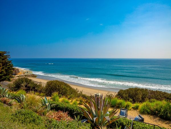 Sensational Luxurious Vacation Home in Malibu 6 Bedrooms