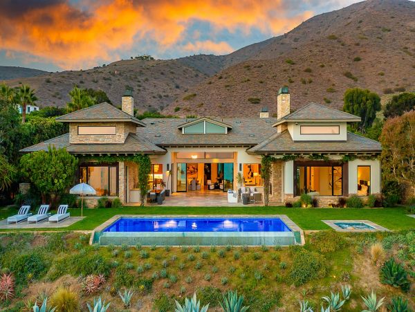 Sensational Luxurious Vacation Home in Malibu 6 Bedrooms